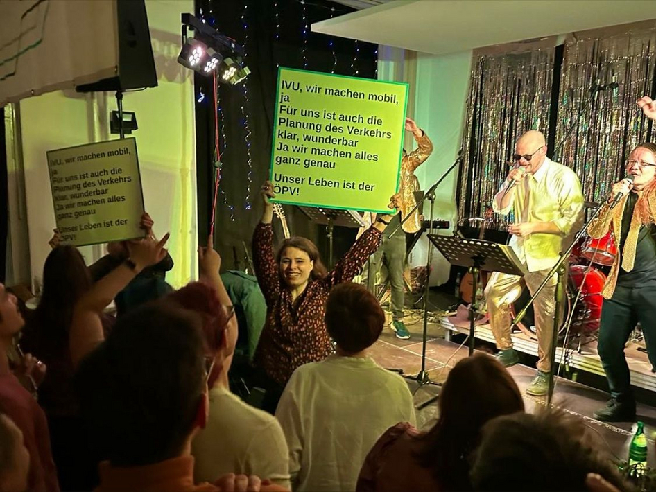 Zusammen Singen auf der IVU Weihnachtsfeier